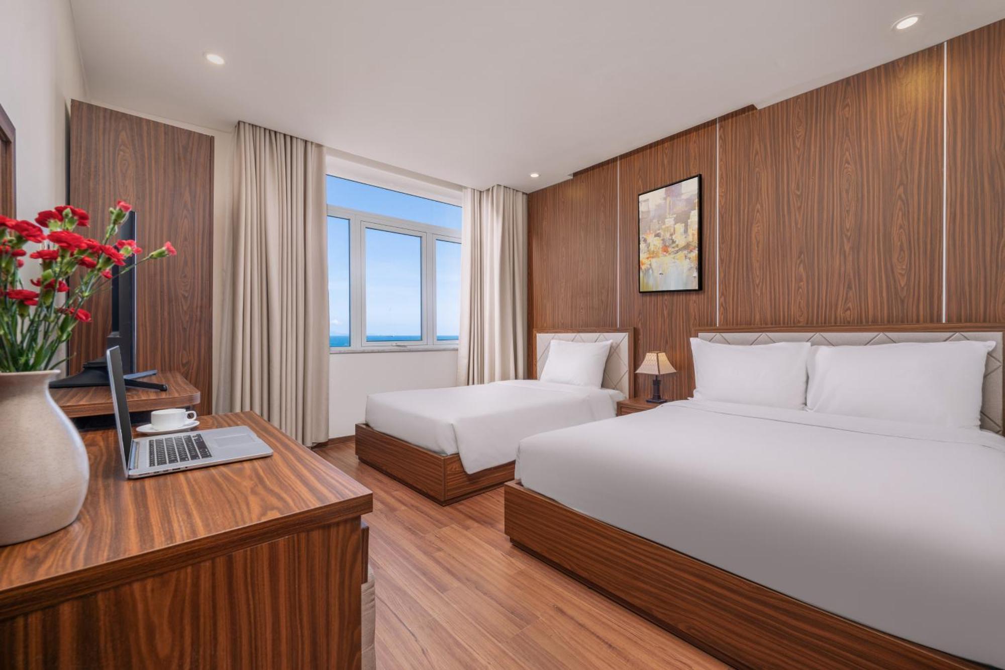 De Lamour Hotel Danang Exterior photo