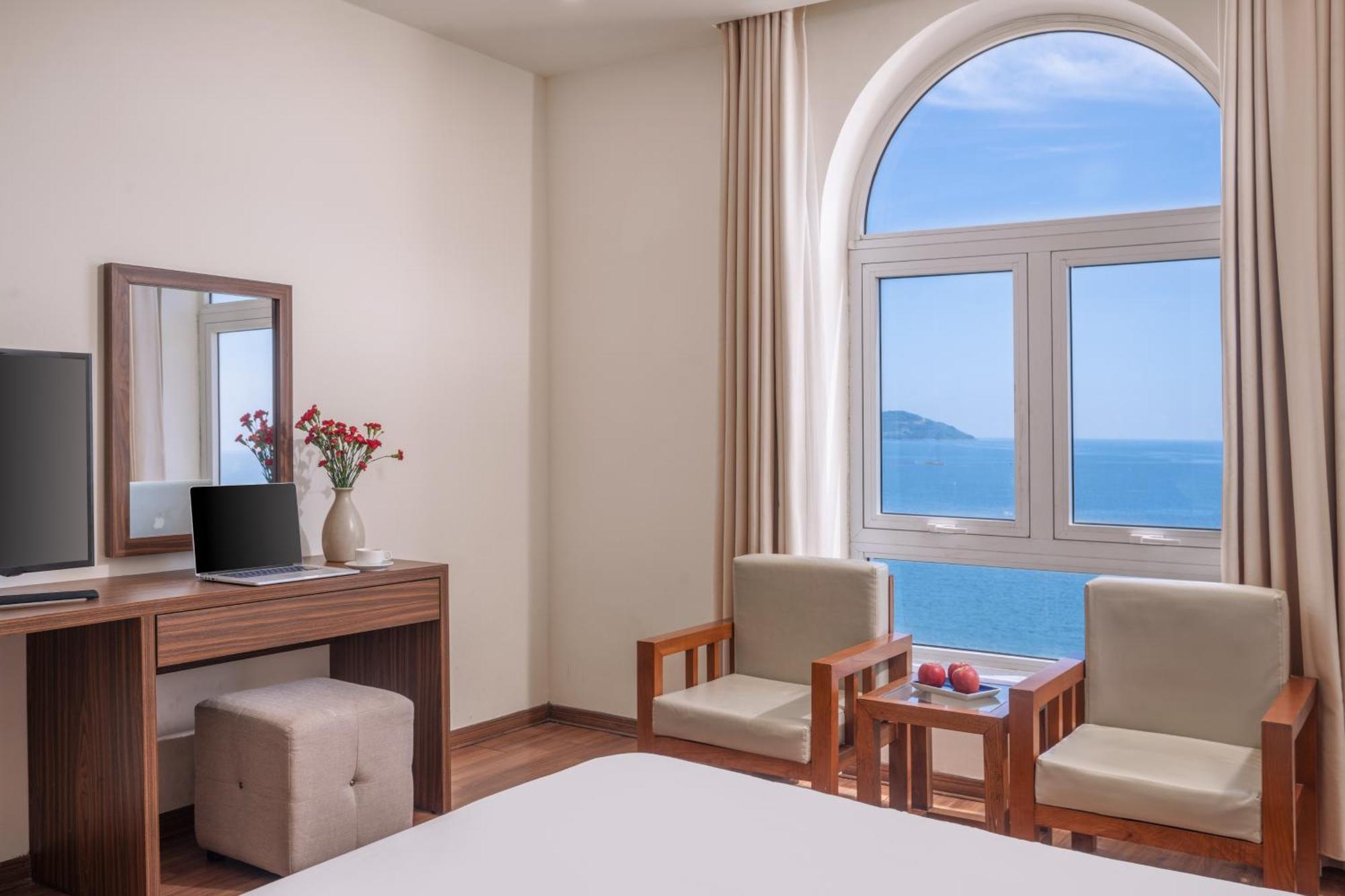 De Lamour Hotel Danang Exterior photo