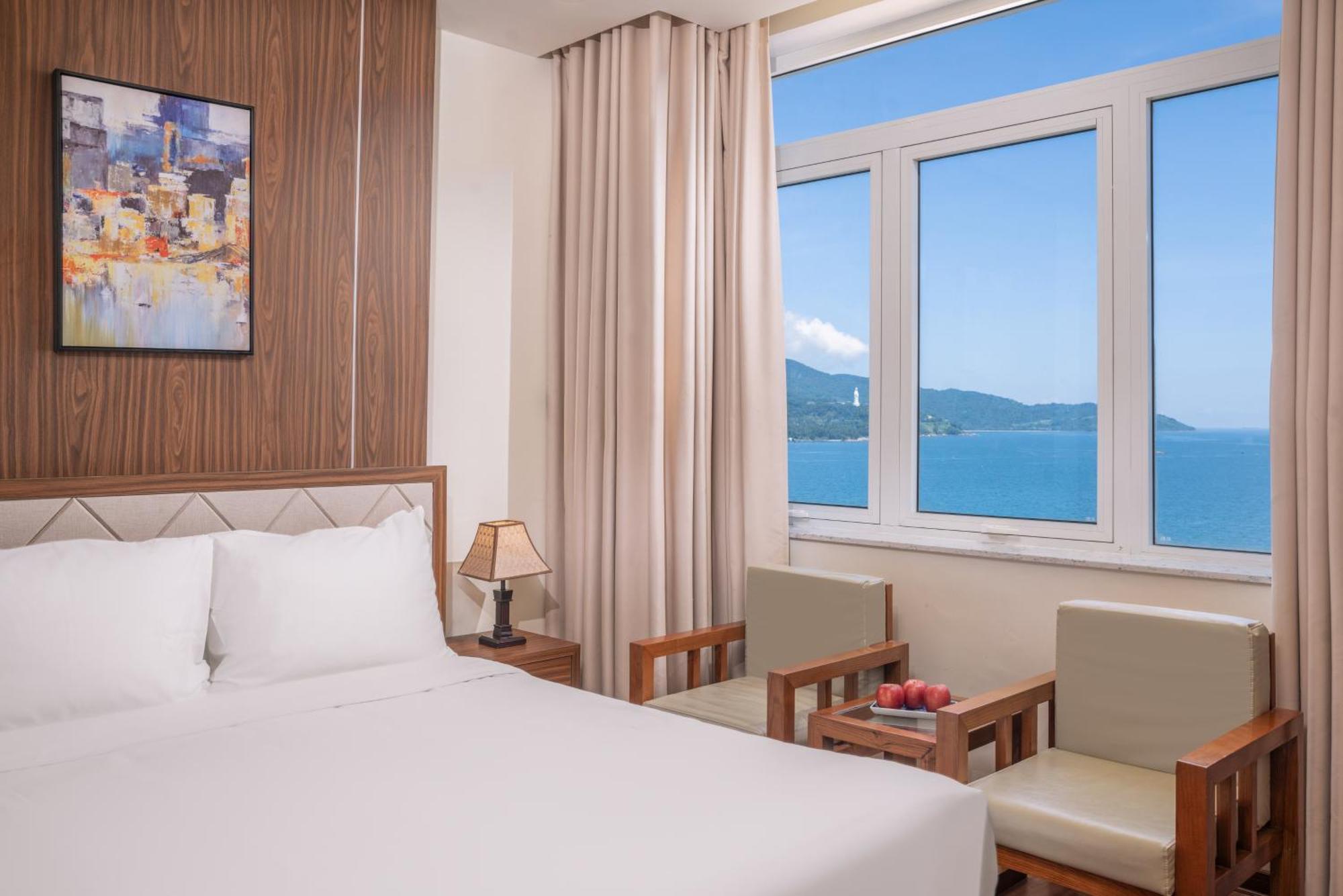 De Lamour Hotel Danang Exterior photo